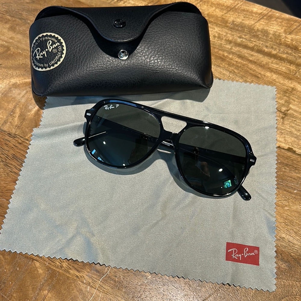 Ray-Ban Classic Black Polarized Sunglasses